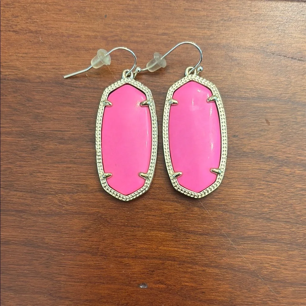 Kendra Scott Elle Pink Magenta Magnesite Dangle Earrings (Gold) - Picture 1 of 2
